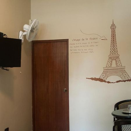 Hostal Carlos Tenaud Лима Екстериор снимка