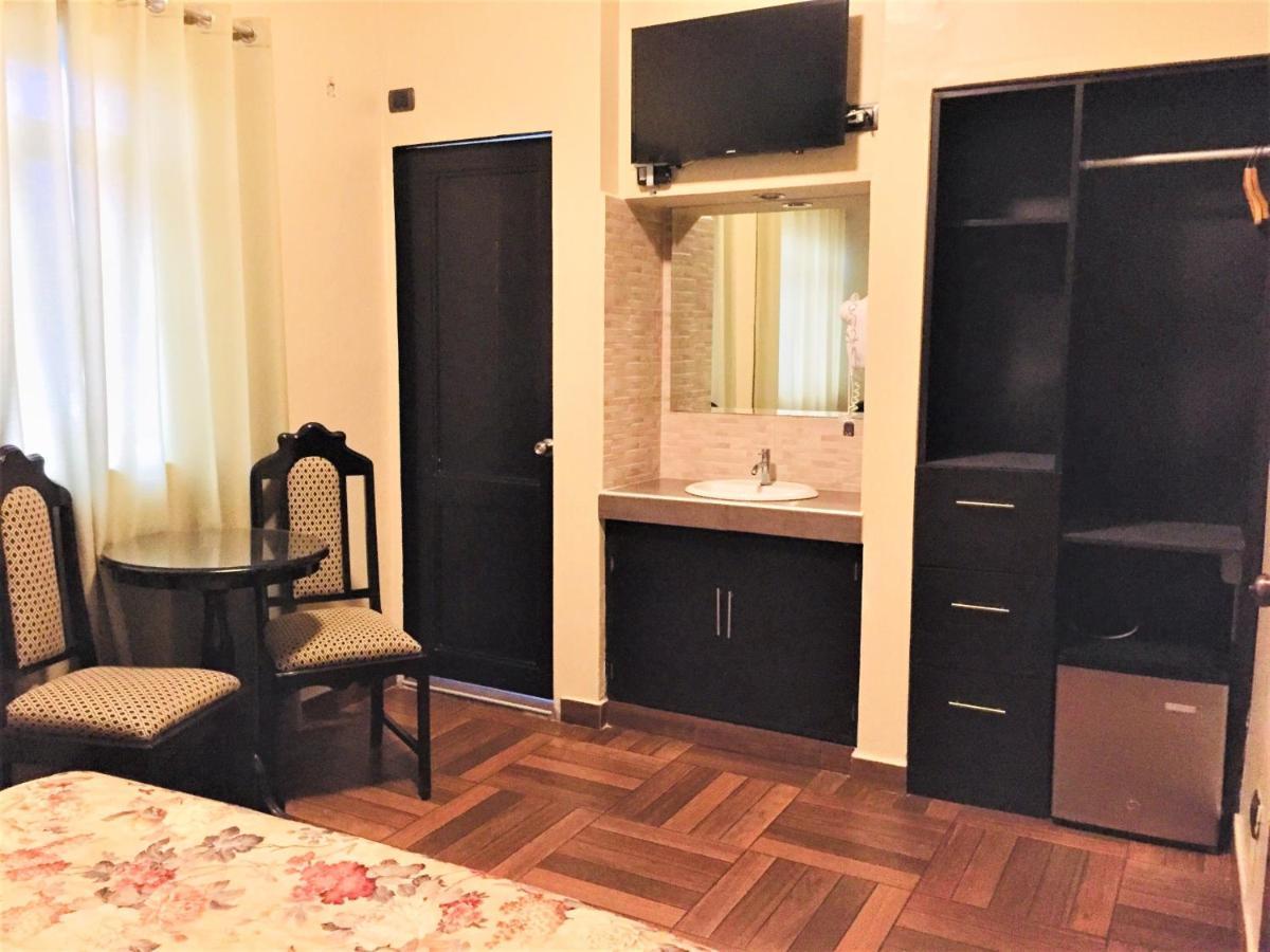 Hostal Carlos Tenaud Лима Екстериор снимка