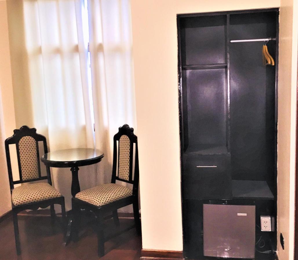 Hostal Carlos Tenaud Лима Екстериор снимка