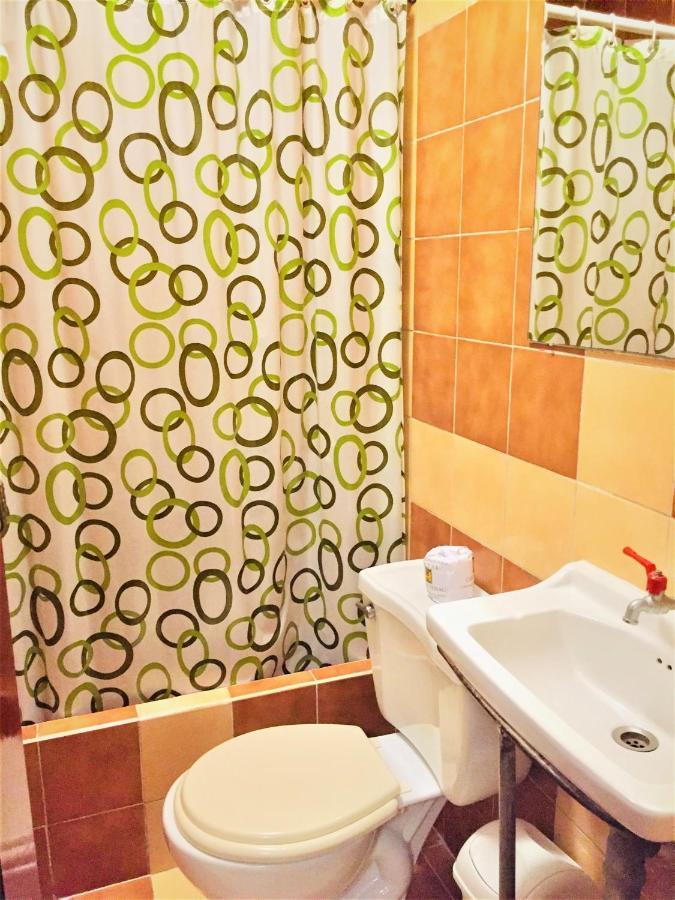 Hostal Carlos Tenaud Лима Екстериор снимка