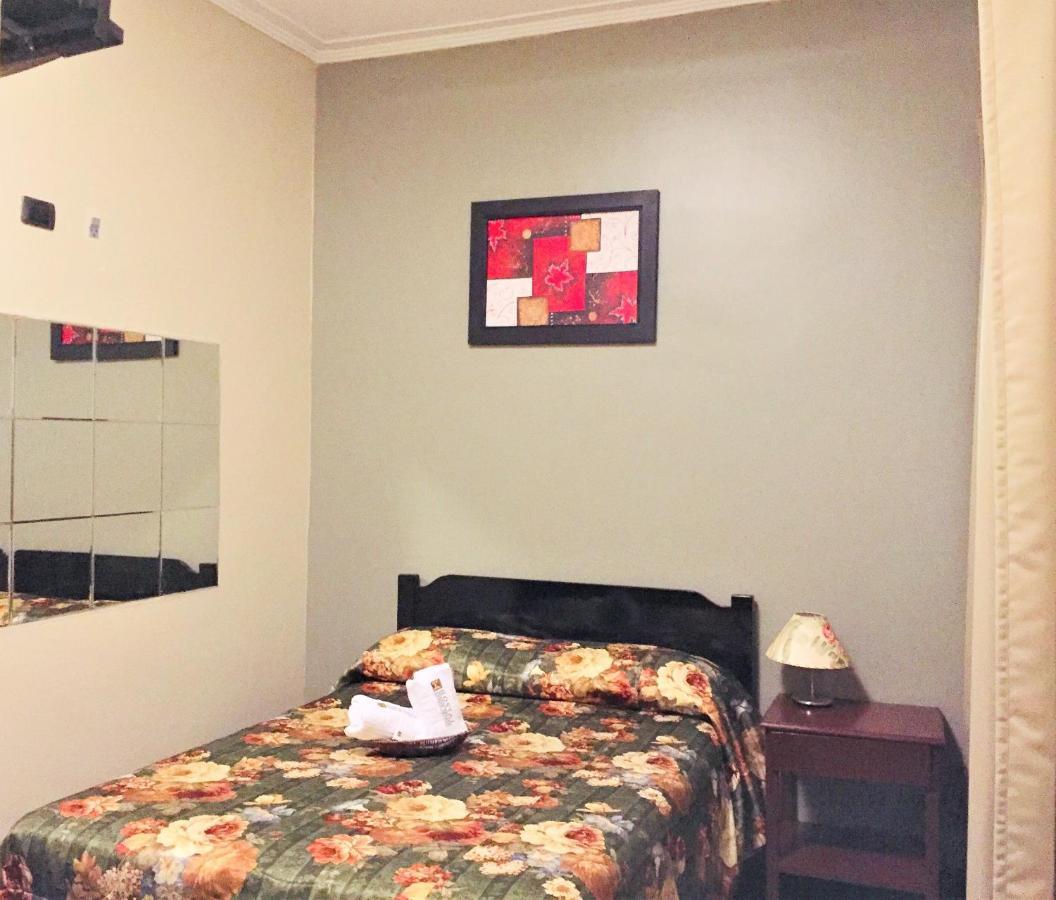 Hostal Carlos Tenaud Лима Екстериор снимка