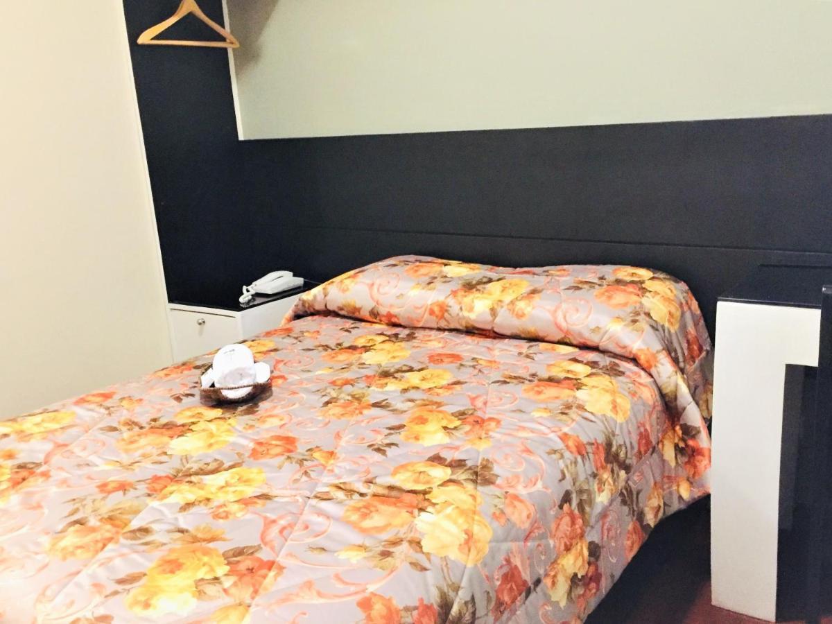 Hostal Carlos Tenaud Лима Екстериор снимка