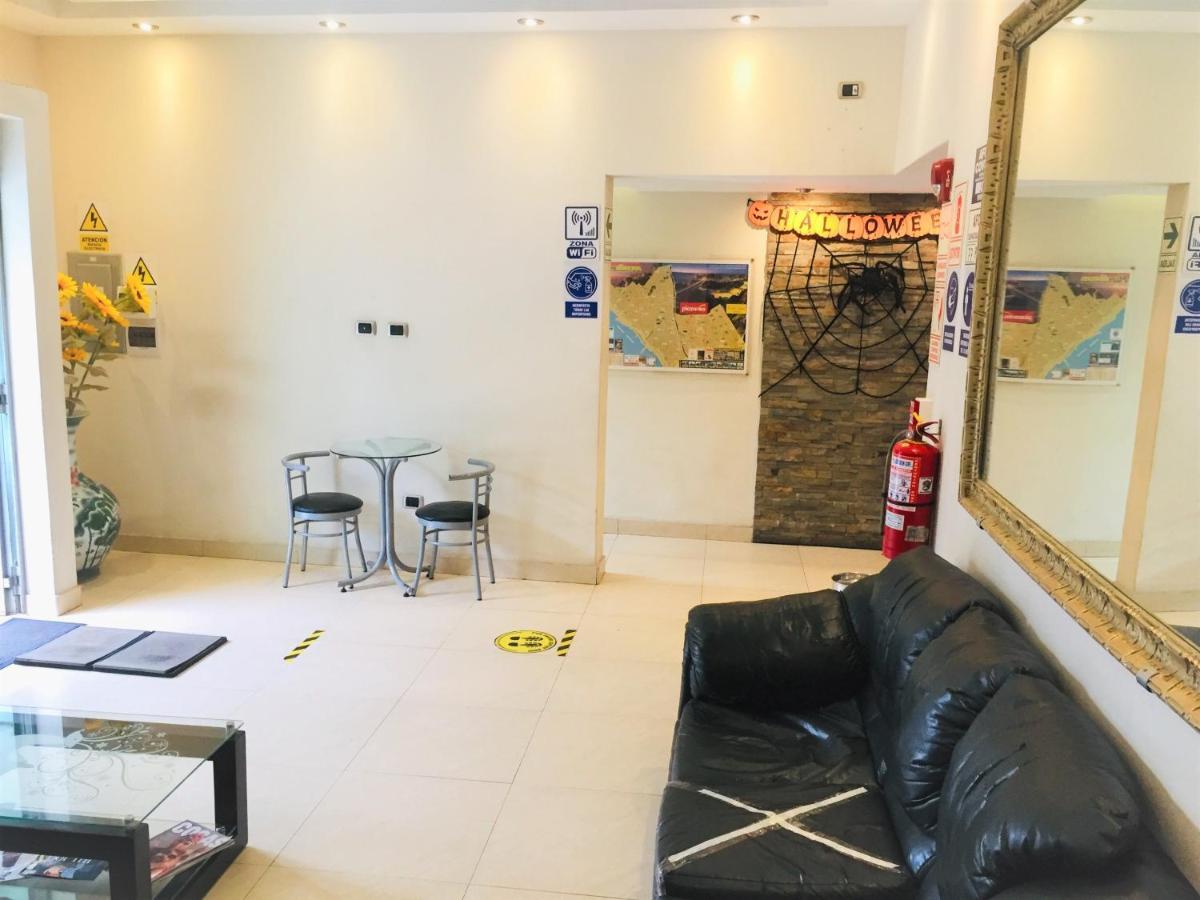Hostal Carlos Tenaud Лима Екстериор снимка