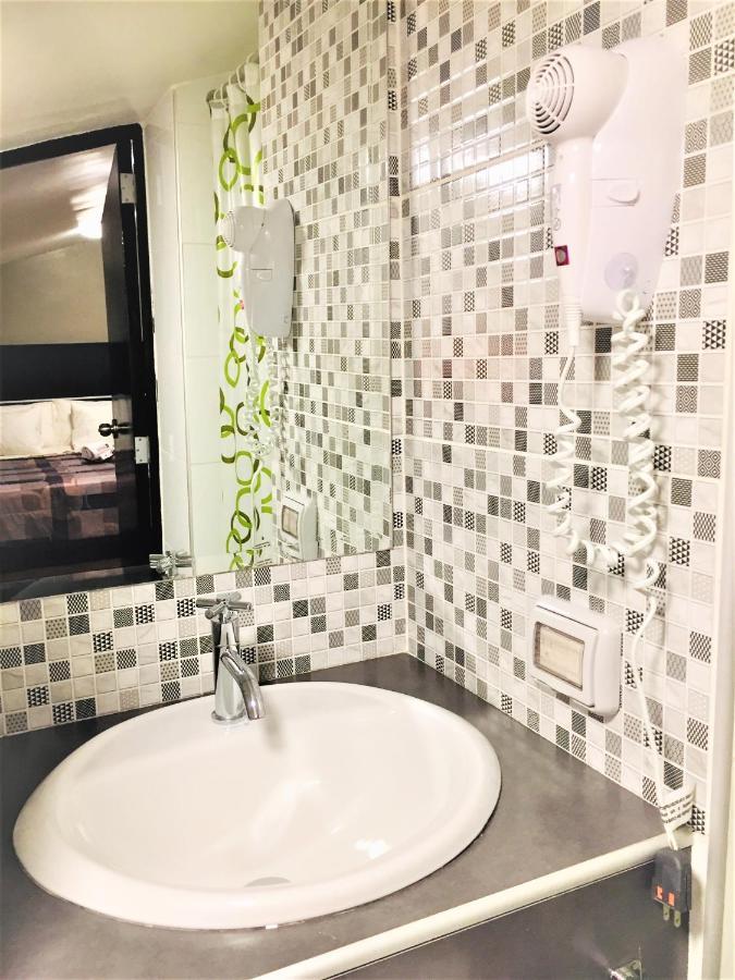 Hostal Carlos Tenaud Лима Екстериор снимка