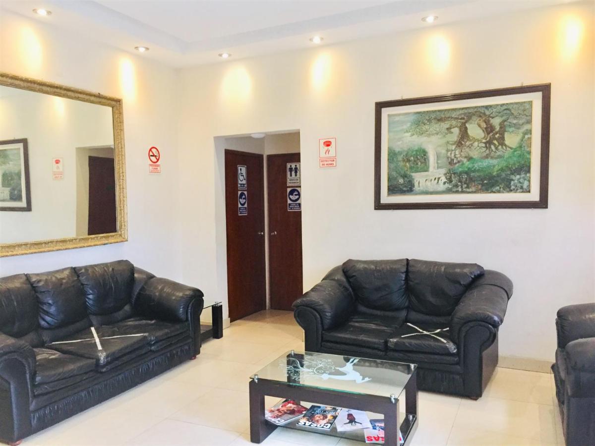Hostal Carlos Tenaud Лима Екстериор снимка