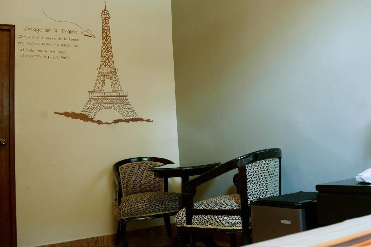 Hostal Carlos Tenaud Лима Екстериор снимка