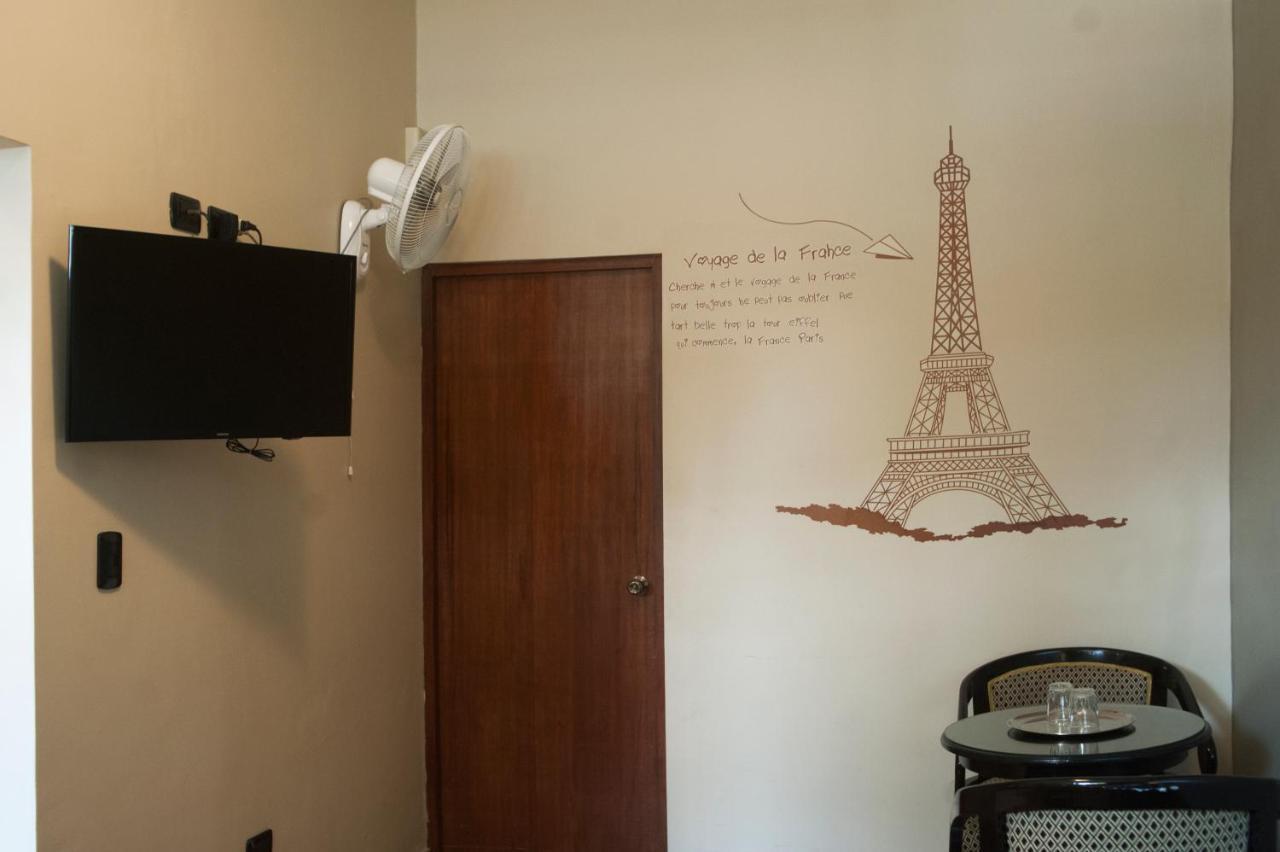 Hostal Carlos Tenaud Лима Екстериор снимка