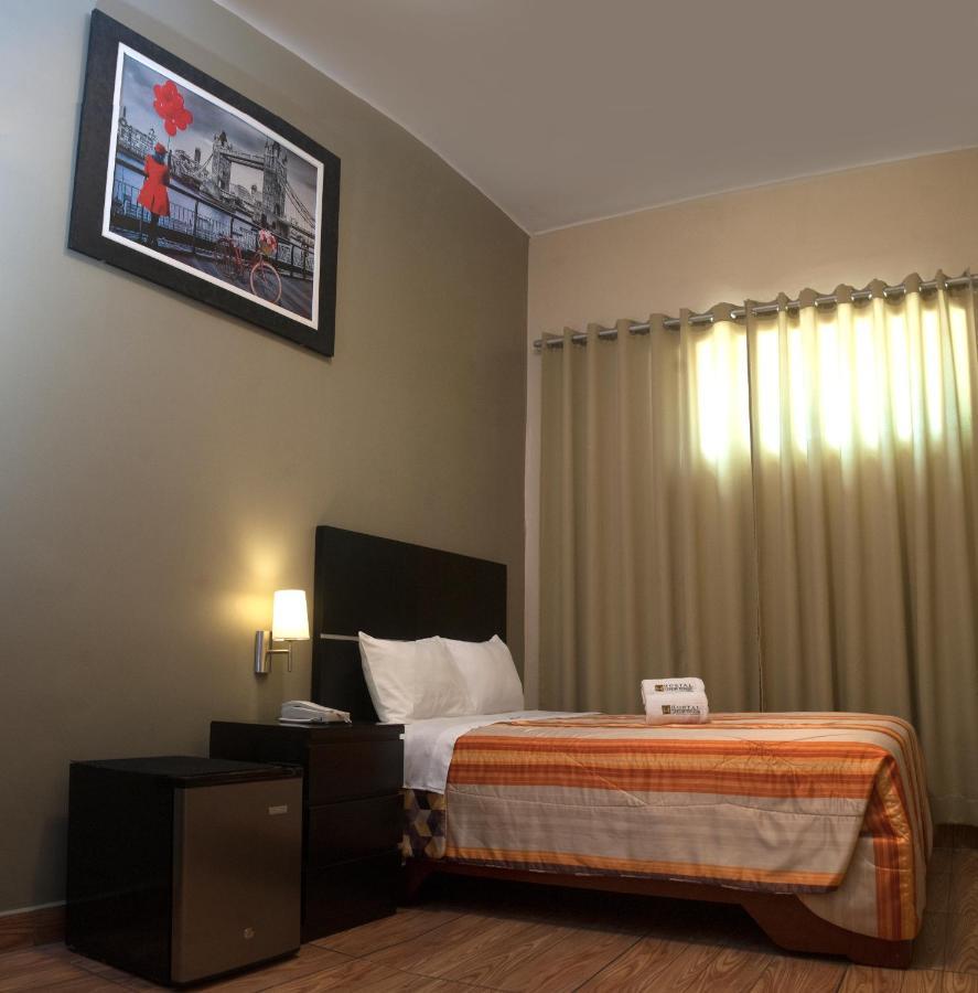 Hostal Carlos Tenaud Лима Екстериор снимка